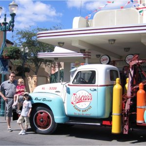 19.10.2008:
Hollywood Studios - Gruppenfoto mit "Auto"