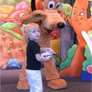 18.10.2008:
Epcot - Kim Sophie ist etwas irritiert, weil sie alleine nach vorne soll