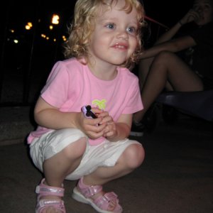 14.10.2008:
Magic Kingdom - Kim Sophie sieht auch noch nicht so richtig müde aus - sie wartet noch auf Tinkerbell