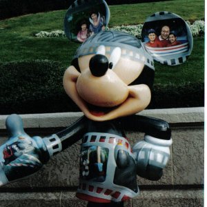 MickyStatue2