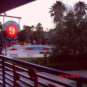 disneys all stars musik resort
ausblick von unserem "zimmer/tür" auf den piano pool