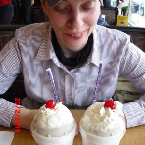 chick fil a - auf der west irlo bronson
lecker cookie cream milkshake!!!!