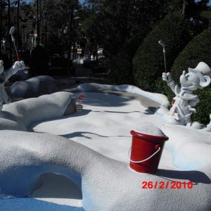 winter summer land mini golf