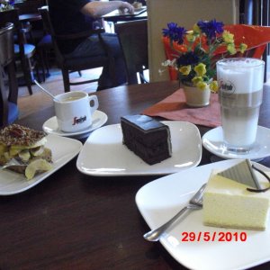 phantasialand
leckerer deutscher kuchen im heino cafe!!!