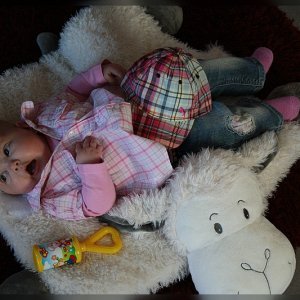 Lillian vor der Abfahrt auf ihrer liebsten Unterlage ;)