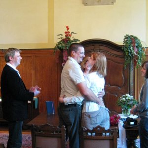 28.05.2010
standesamt
ein glückliches paar mit glücklichen trauzeugen