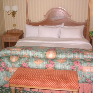 schlafzimmer bett1