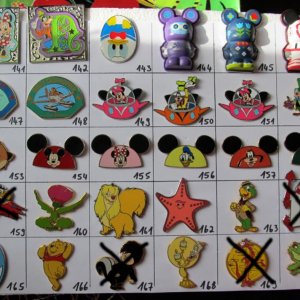 Pins 141 bis 170
141 - 143 & 147 - 151 Disneyland HongKong
144 - 146 Vinylmation 3D Pins
152 Limited Edition 300
153 Limited Edition 1000
154 Limi