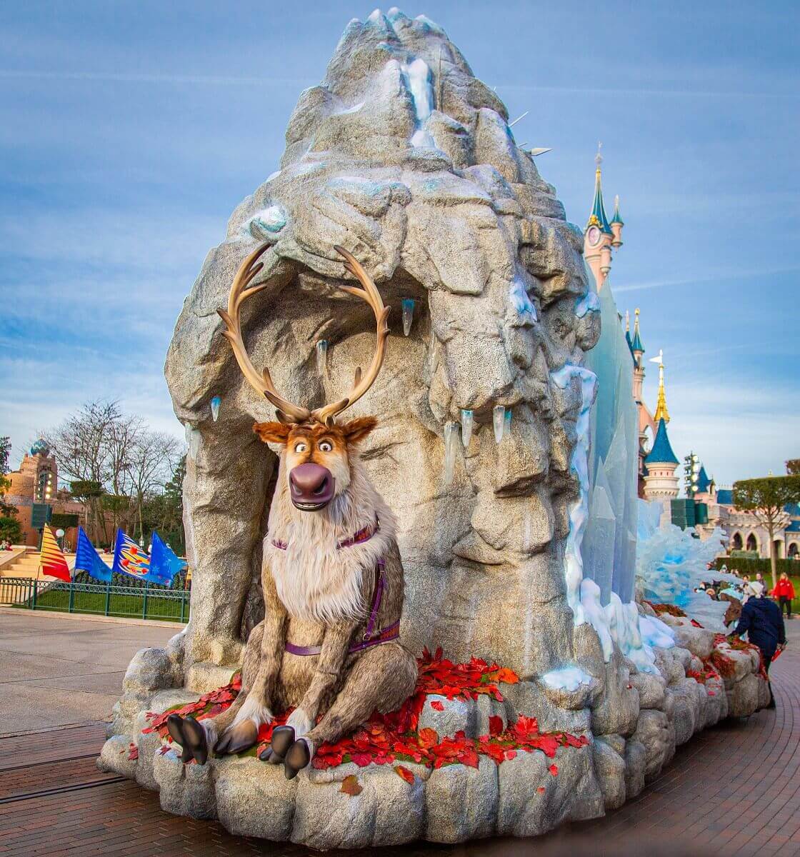 Frozen Enchanted Journey - Paradenwagen mit Sven in Disneyland Paris
