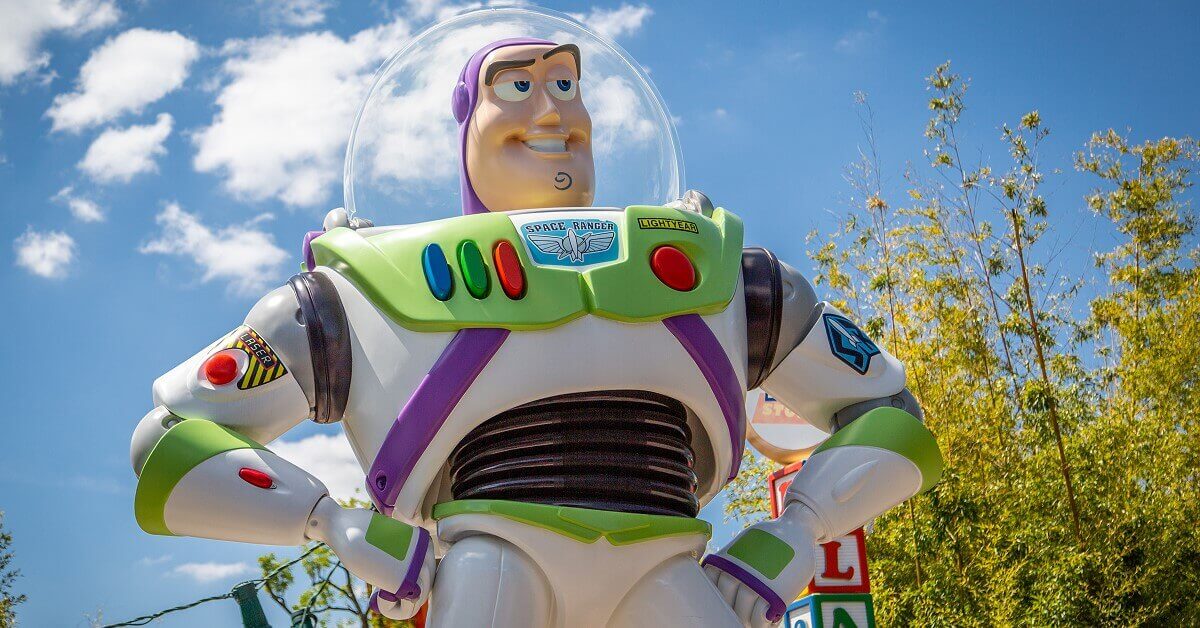 Buzz Lightyear am Eingang zum Toy Story Playland