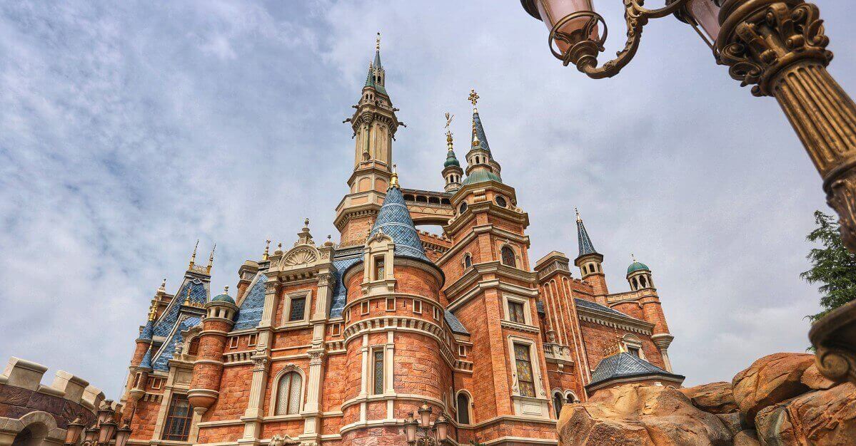 Das Enchanted Storybook Castle in Shanghai Disneyland