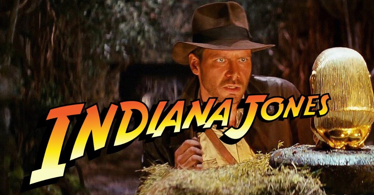 Indiana Jones Logo vor einem Bild aus Jäger des verlorenen Schatzes