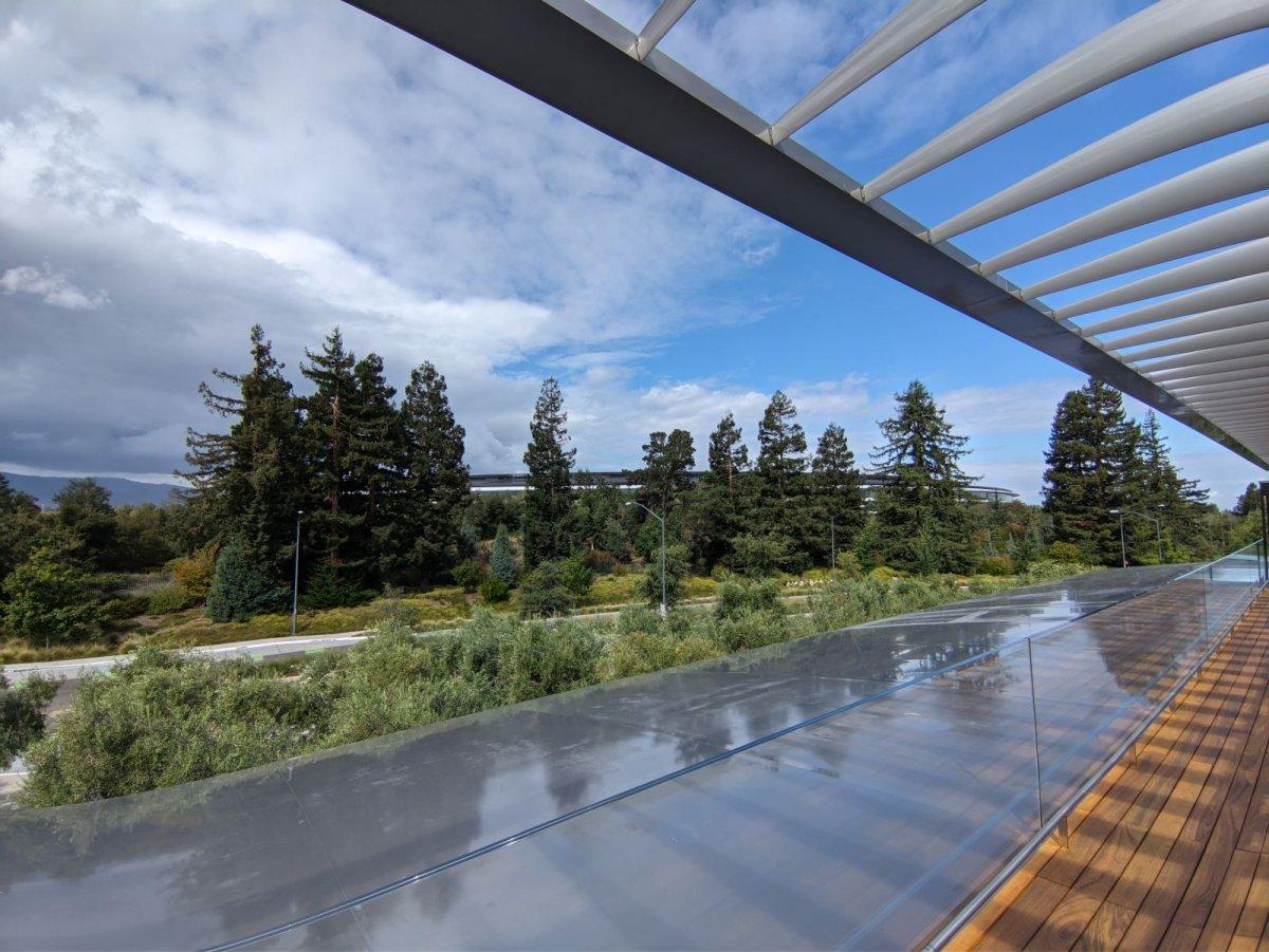 Apple_Visitor_Center_05.jpg