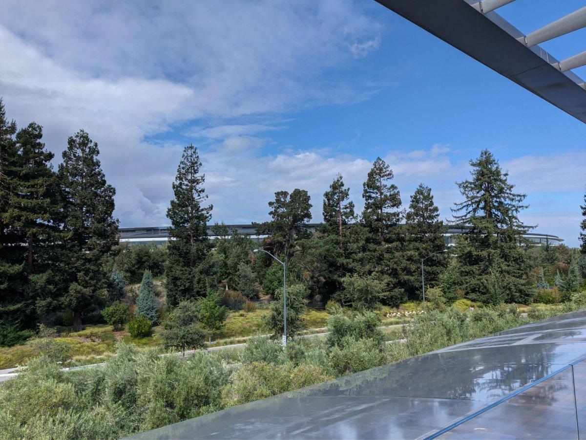 Apple_Visitor_Center_06.jpg