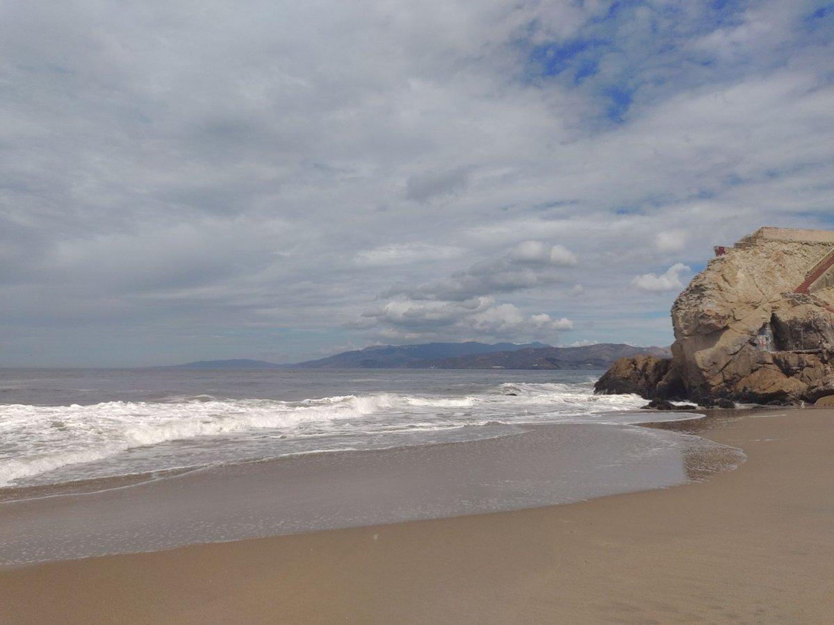 Beach_by_Seal_Rocks_01.jpg