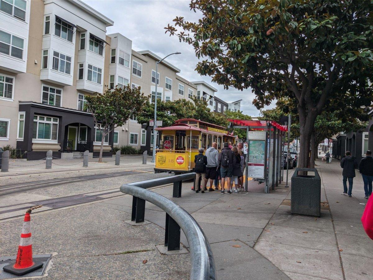 Cable_Car_Station_Powell_Mason.jpg