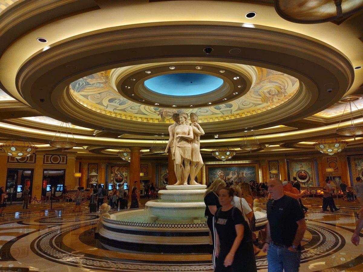 Cesars_Palace_Inside_01.jpg