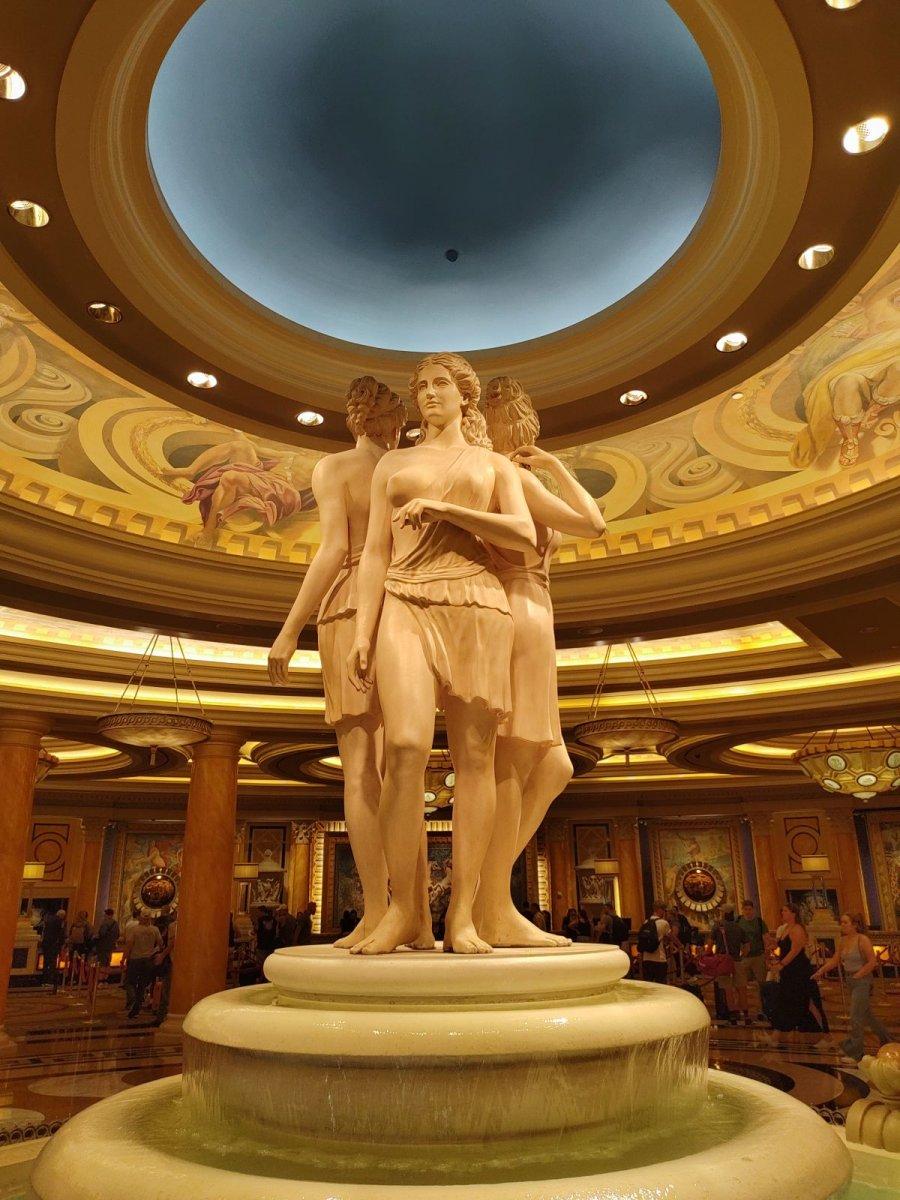 Cesars_Palace_Inside_02.jpg