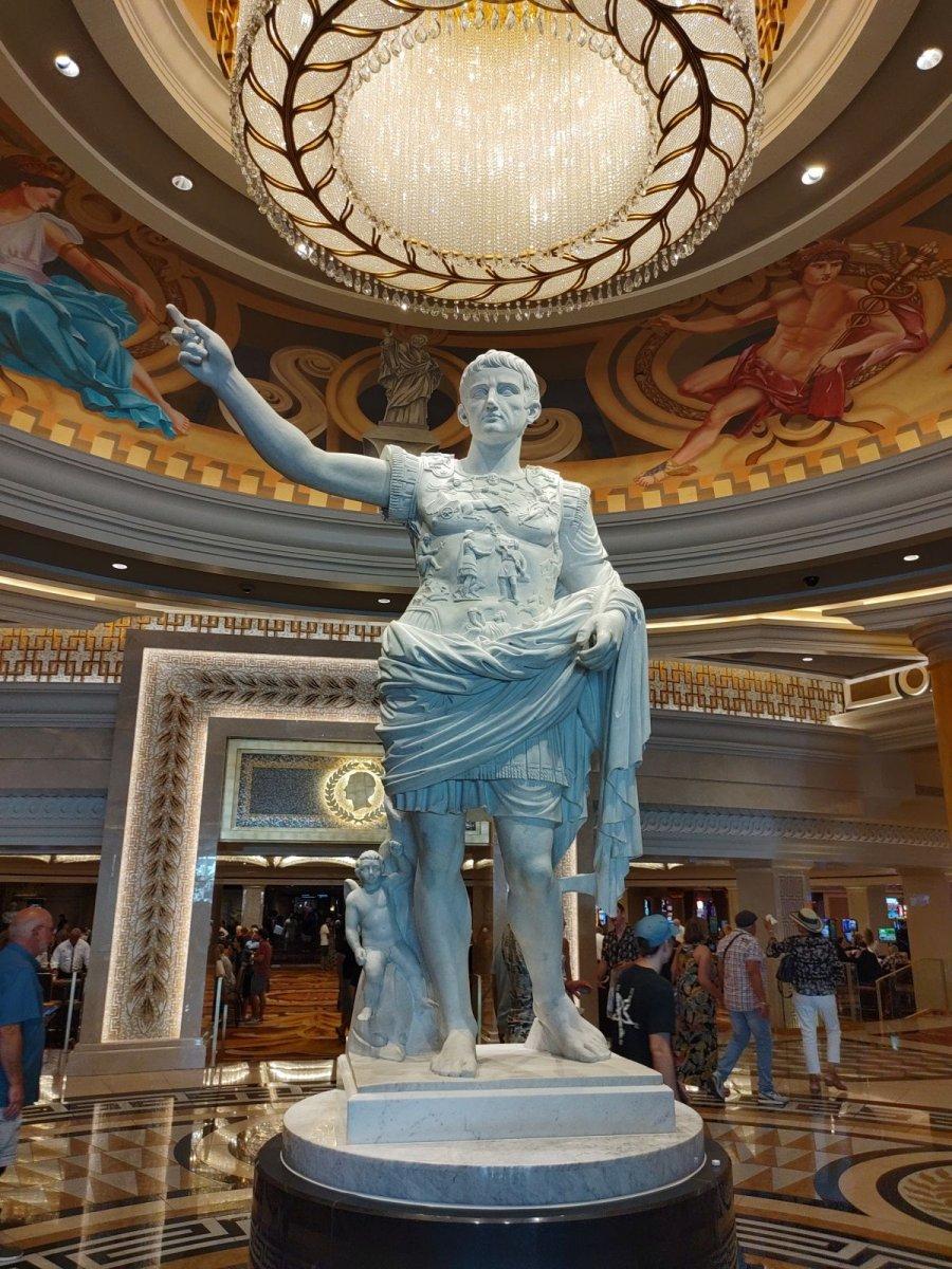 Cesars_Palace_Inside_04.jpg