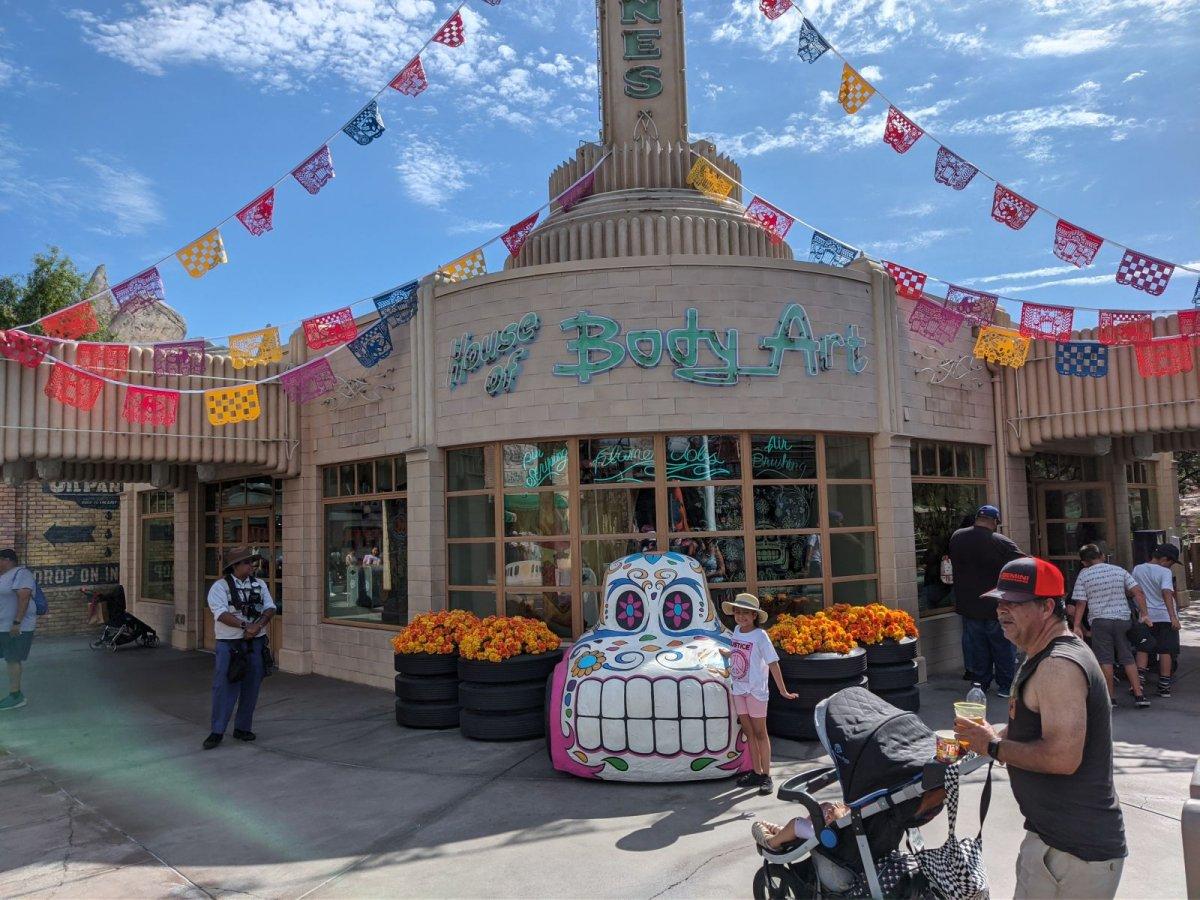 DCA_CARSLAND_07.jpg