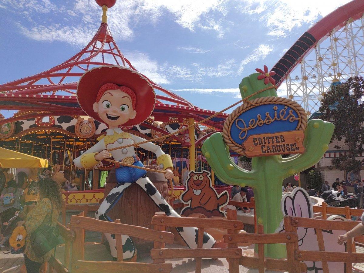 DCA_JESSIES_CRITTER_CAROUSEL.jpg