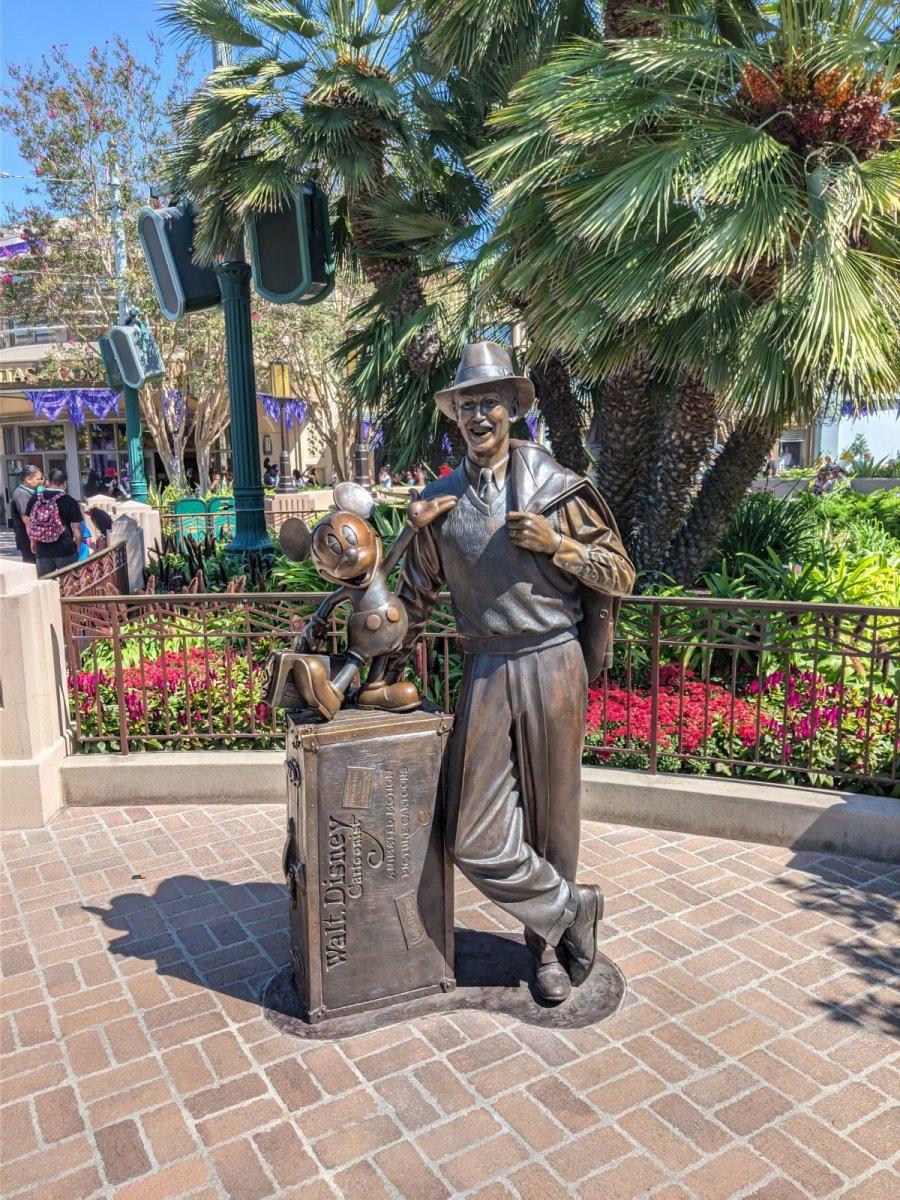 DCA_PARTNER-STATUE.jpg