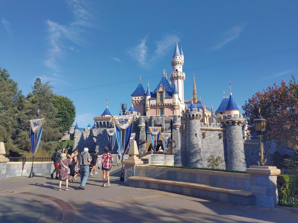 Disneyland-Park_Castle_02.jpg
