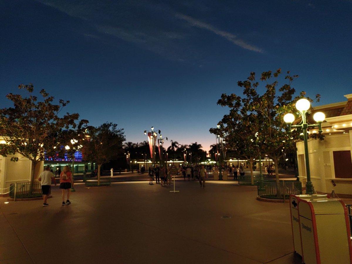 DISNEYLAND_RESORT_HUB_02.jpg