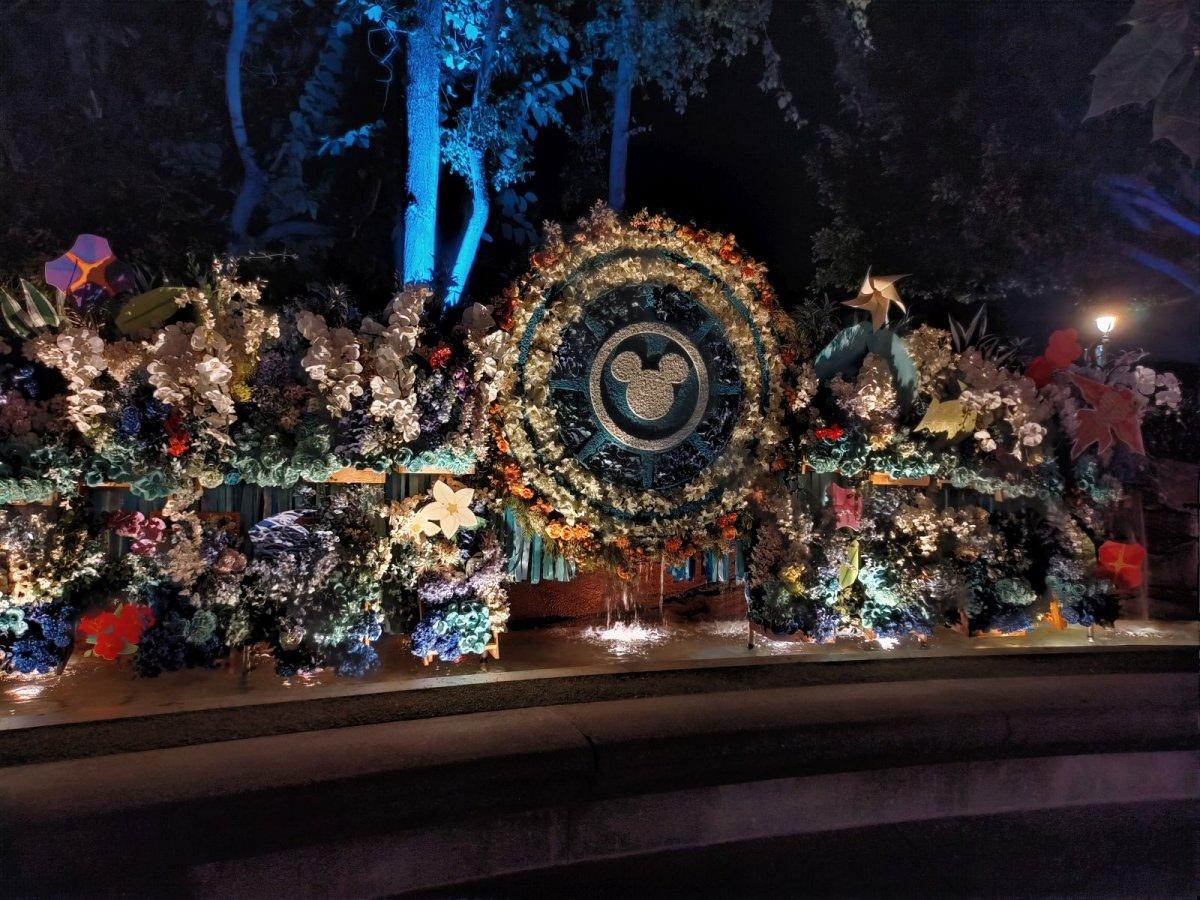 DOWNTOWN_DISNEY_DIVERSITY-TOPIARY_06.jpg