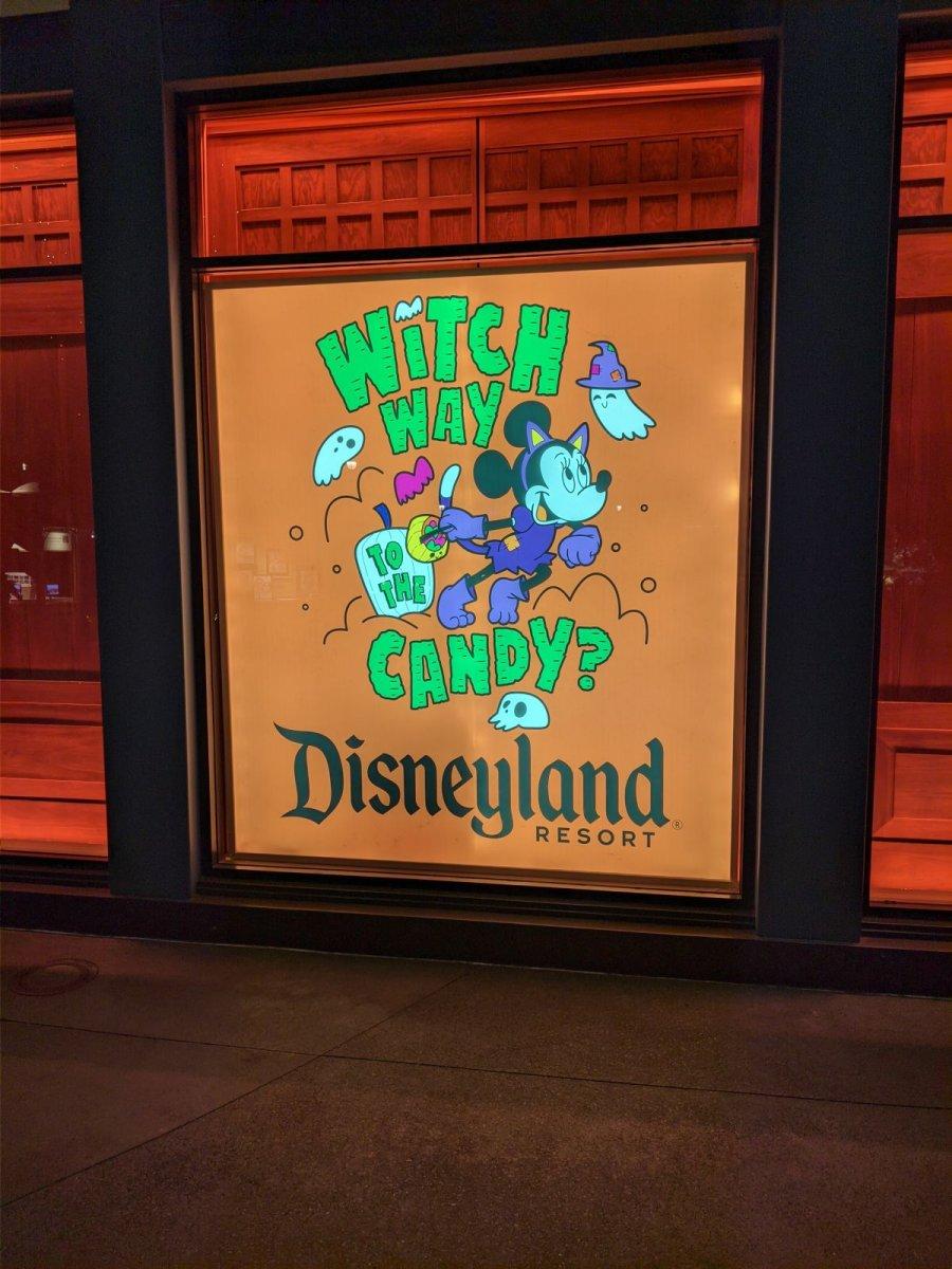 DOWNTOWN_DISNEY_HALLOWEEN-POSTER_02.jpg