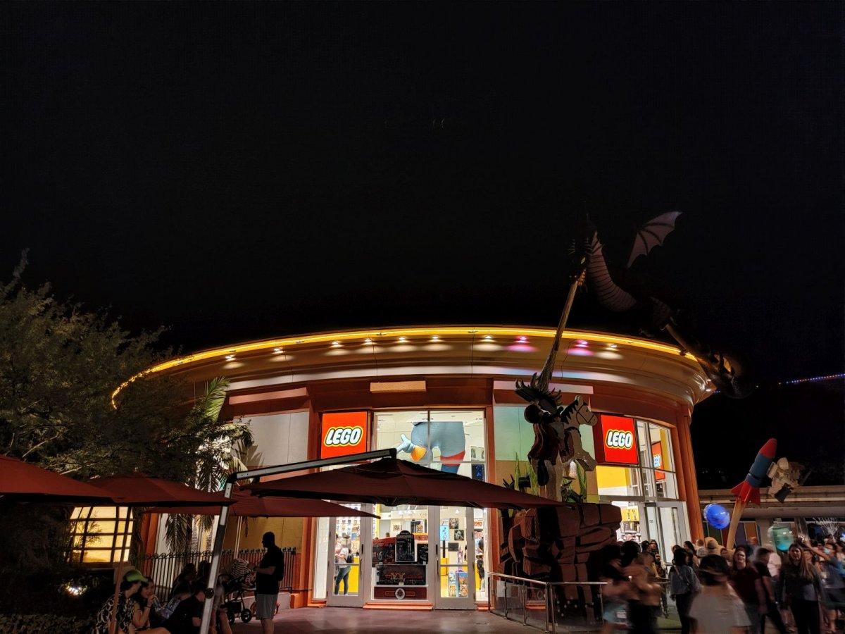 DOWNTOWN_DISNEY_LEGO-STORE_FRONT.jpg
