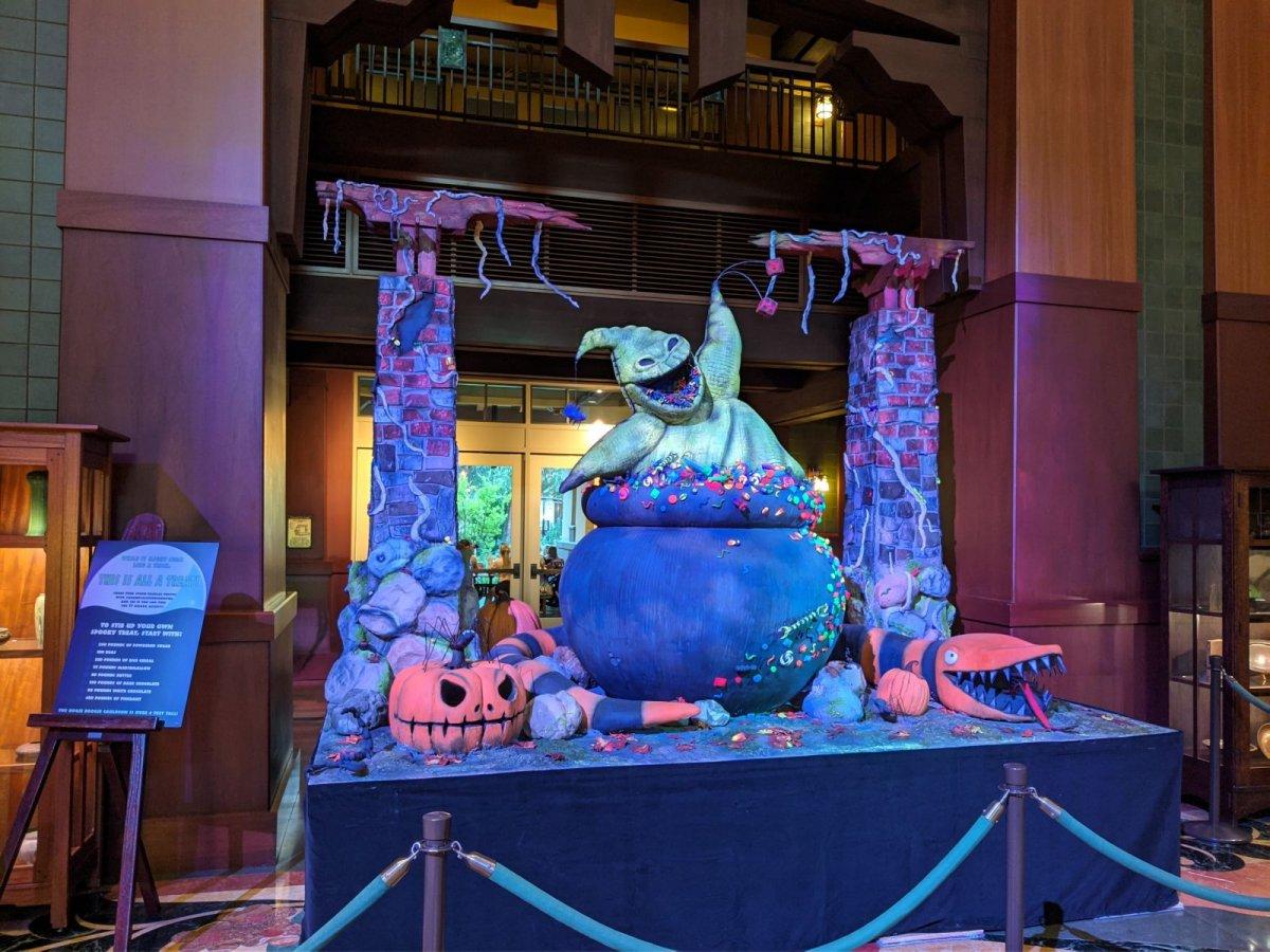 GRAND_CALIFORNIAN_HOTEL_OOGIE-BOOGIE-CAKE.jpg
