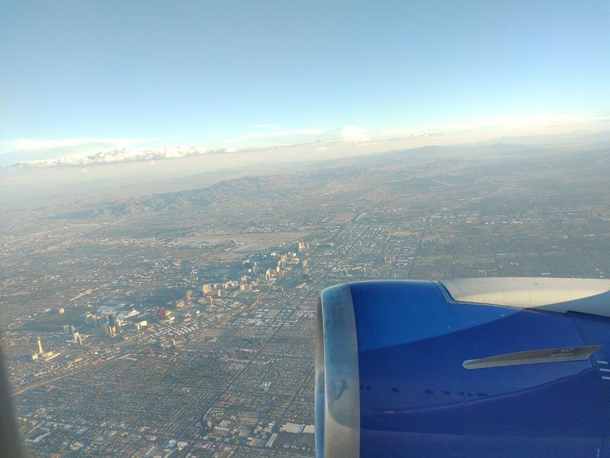 Las_Vegas_from_above.jpg
