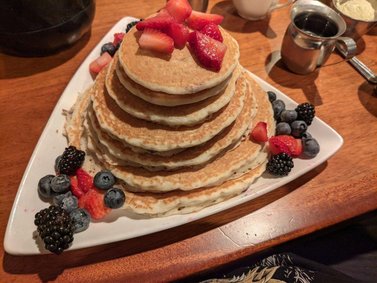 Las_Vegas_Luxor_Pyramid_Cafe_Breakfast_02_Pyramid_Pancakes.jpg