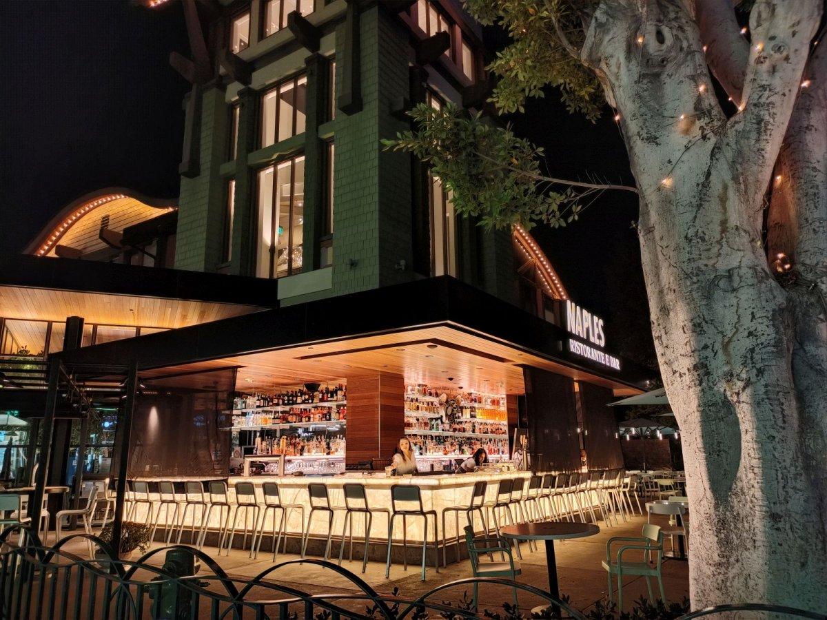 NAPLES_BAR.jpg