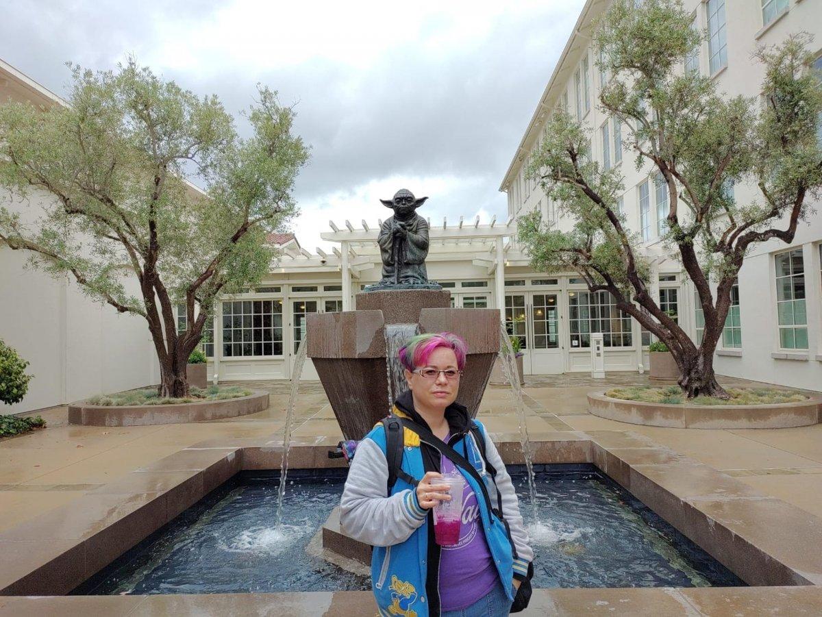Presidio-Park_Yoda-Brunnen_und_ich.jpg