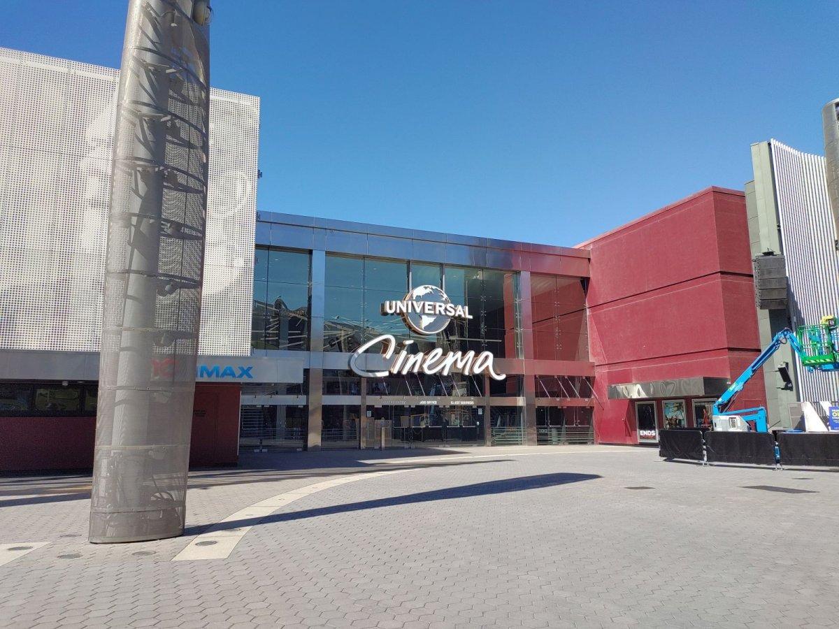 Universal_City_Walk_Cinema.jpg