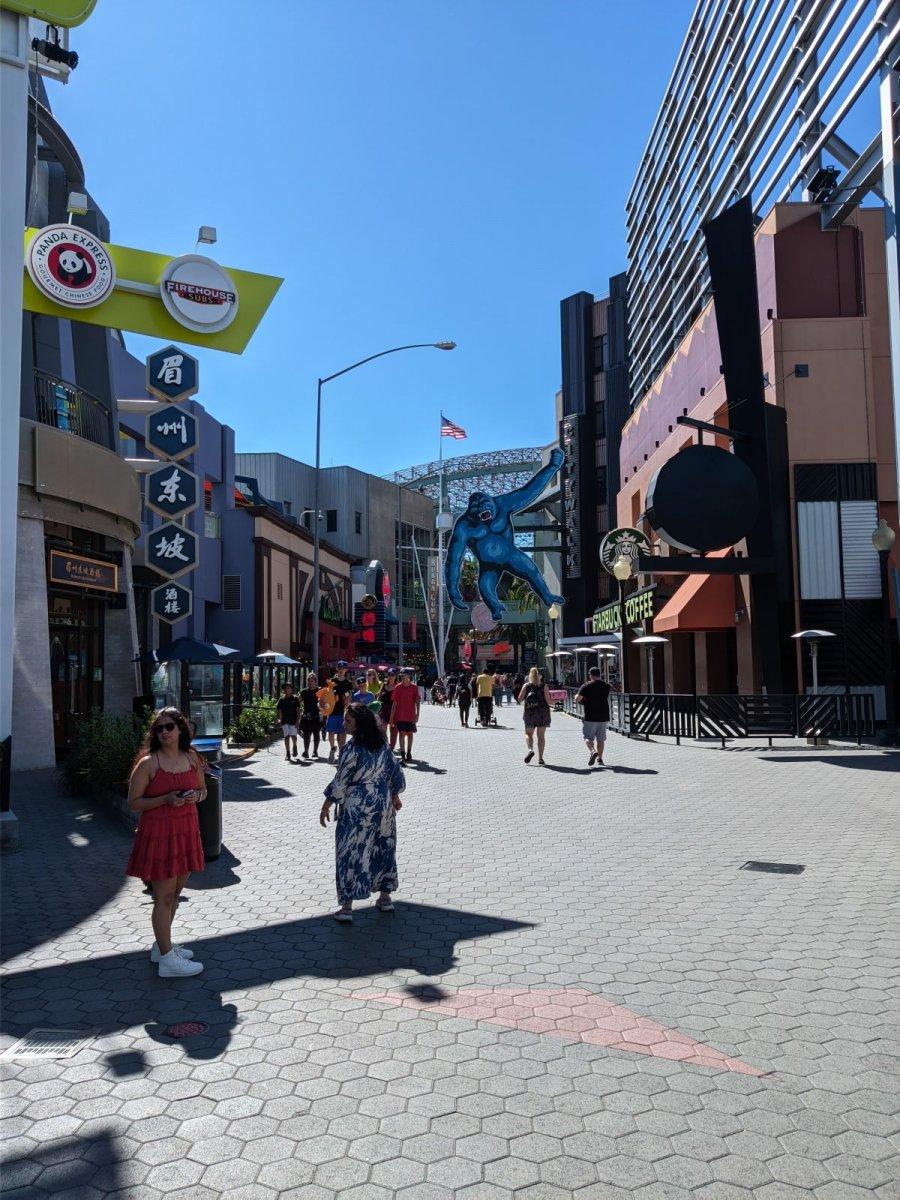 Universal_City_Walk_King-Kong.jpg