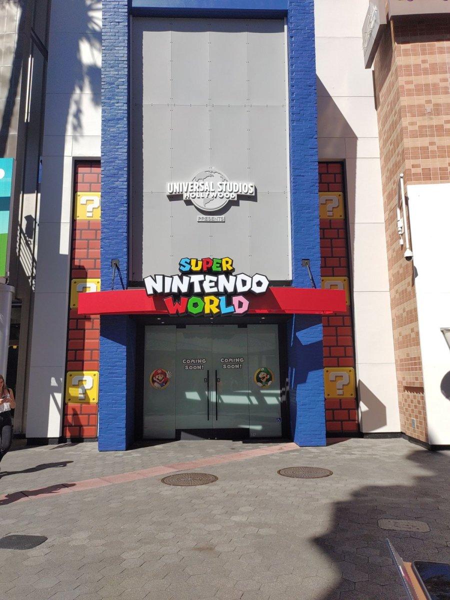 Universal_City_Walk_Super-Ninteno-Store_Coming_Soon.jpg