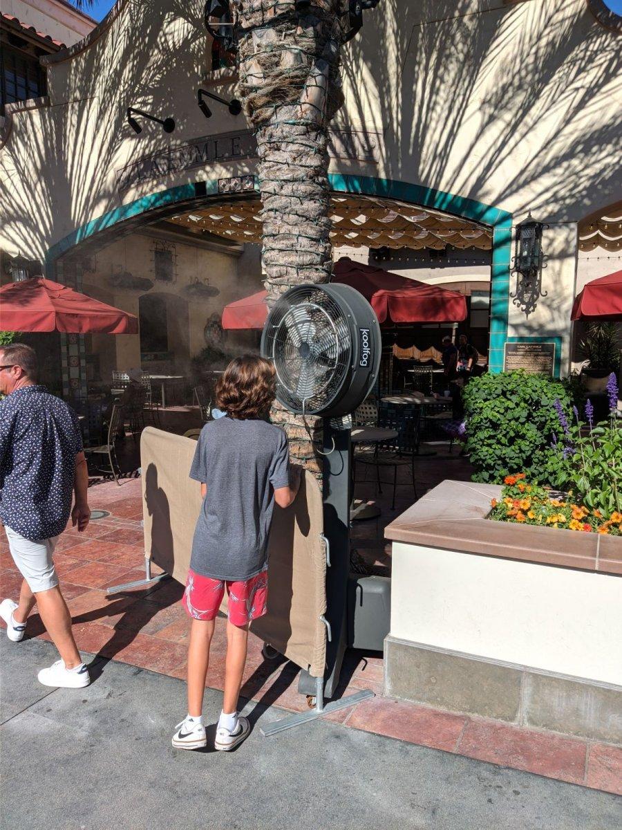 Universal_Studios_Cooling_Fan.jpg