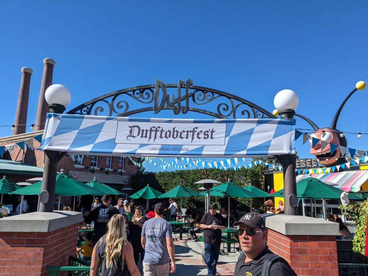 Universal_Studios_Dufftoberfest.jpg