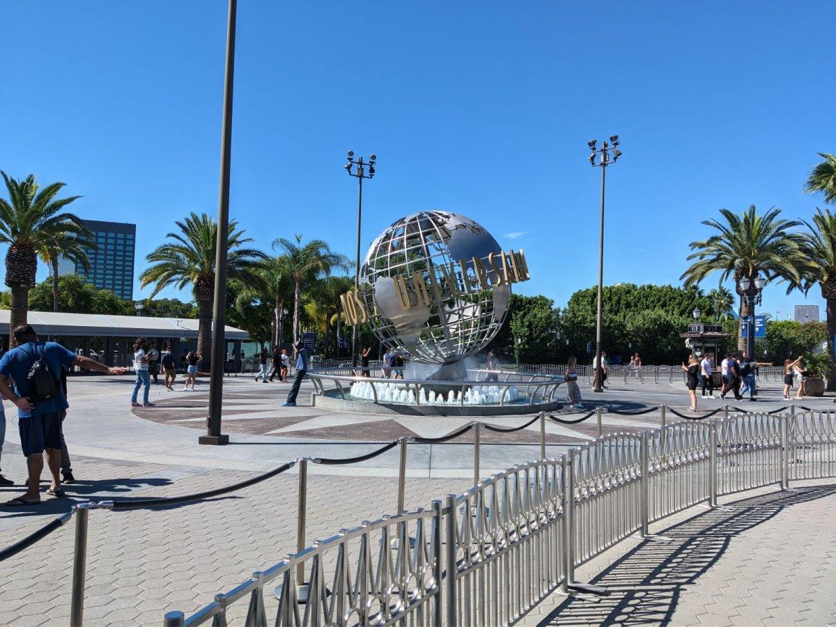 Universal_Studios_Globe.jpg