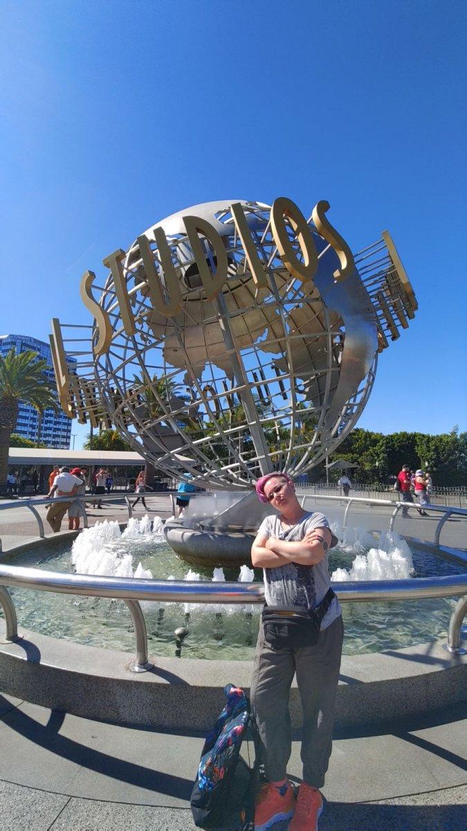 Universal_Studios_Globe_and_me.jpg