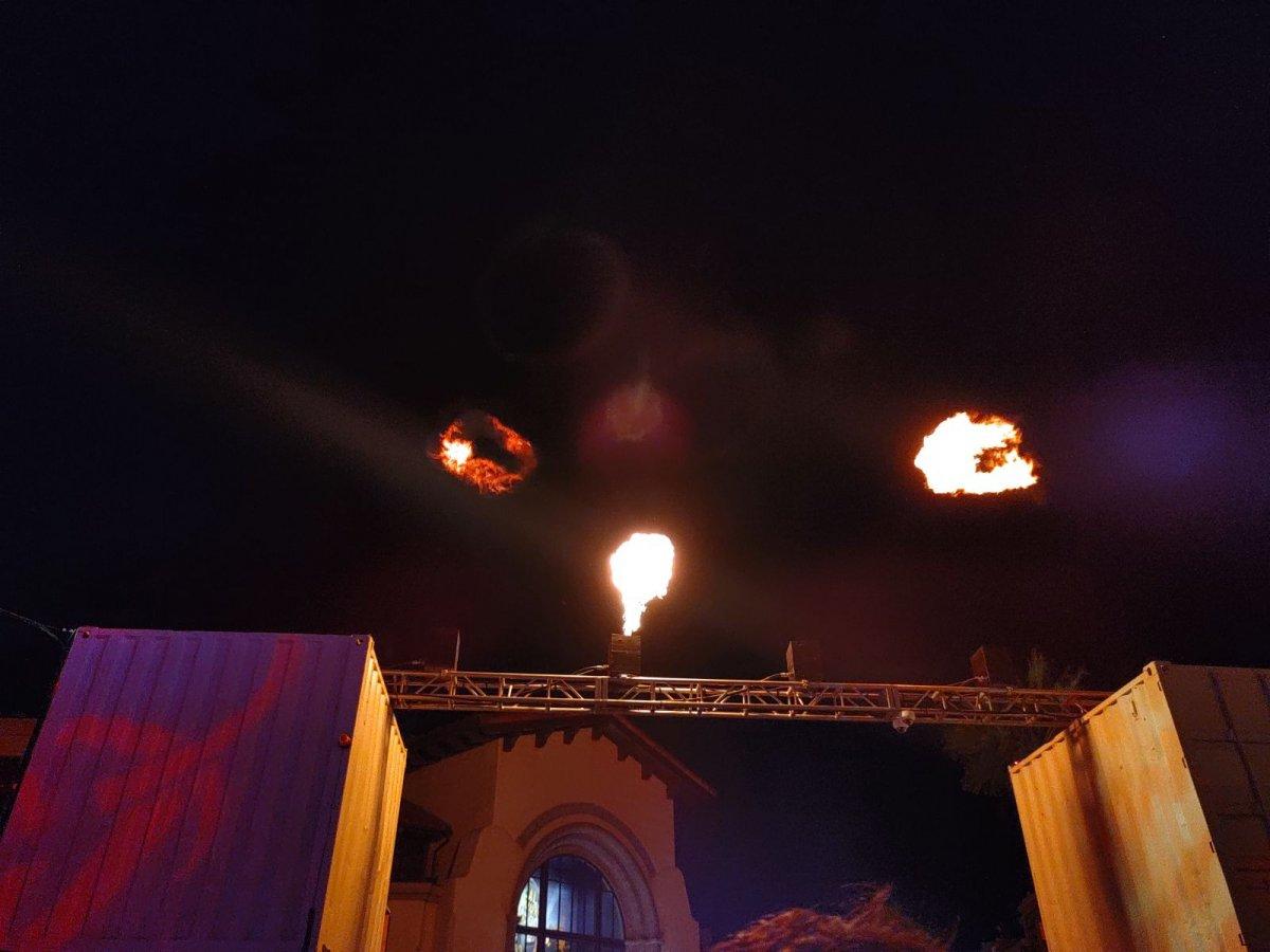 Universal_Studios_HHN_Fire_Spitter.jpg