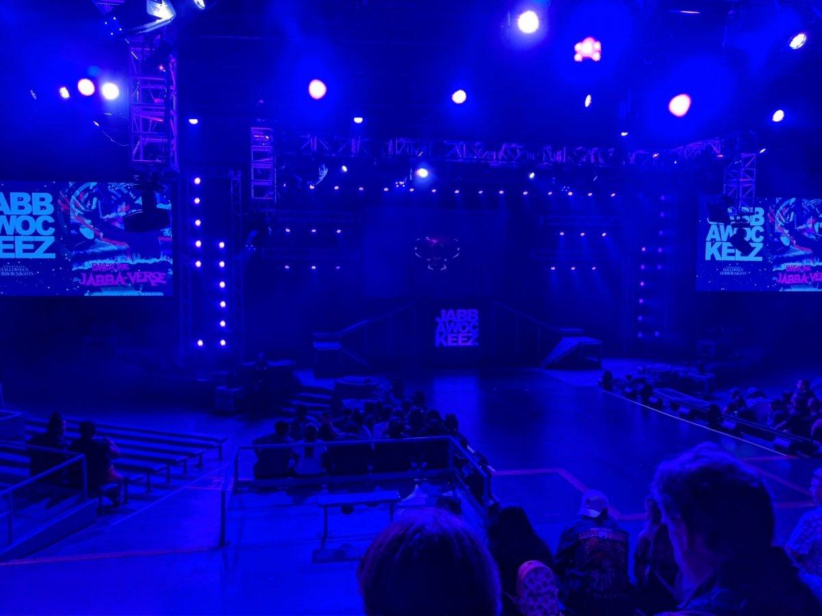 Universal_Studios_HHN_Jabbawockeez_Preshow_Blue.jpg