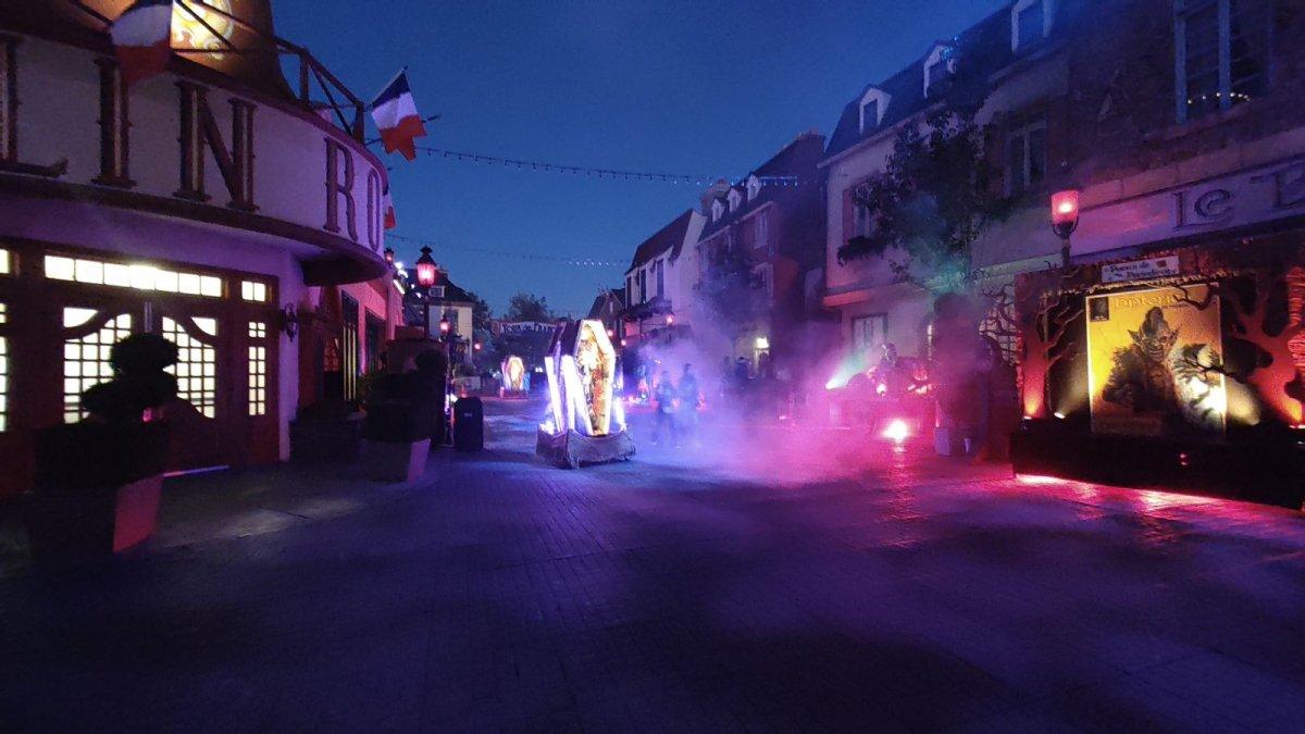Universal_Studios_HHN_La_Llorna_Scare_Zone.jpg