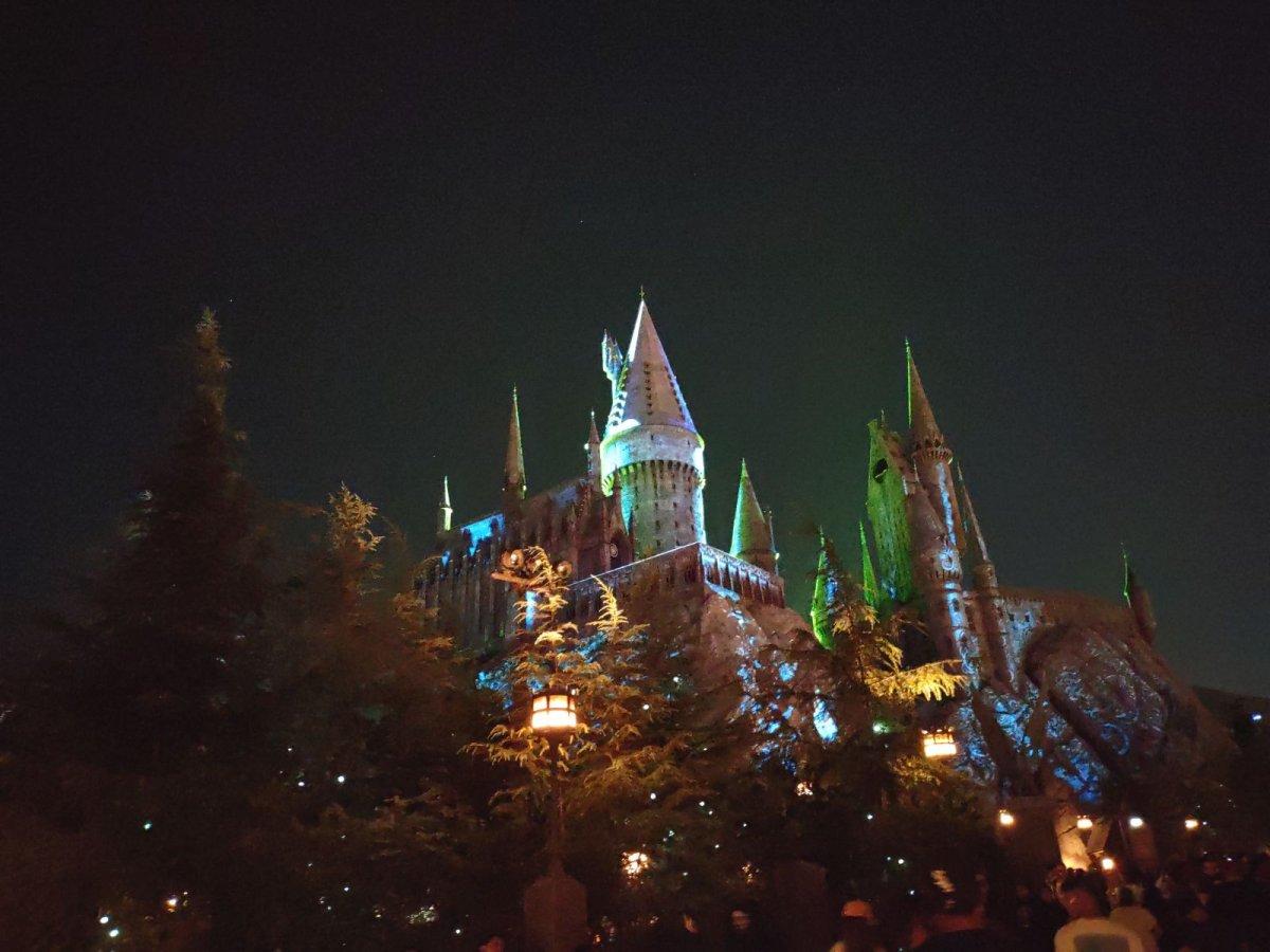 Universal_Studios_Hogwarts_at_Night.jpg