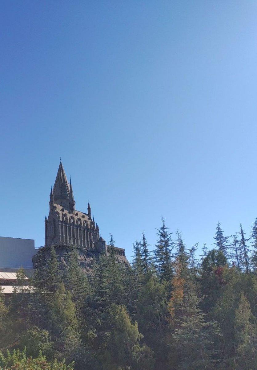 Universal_Studios_Hogwarts_Daytime.jpg