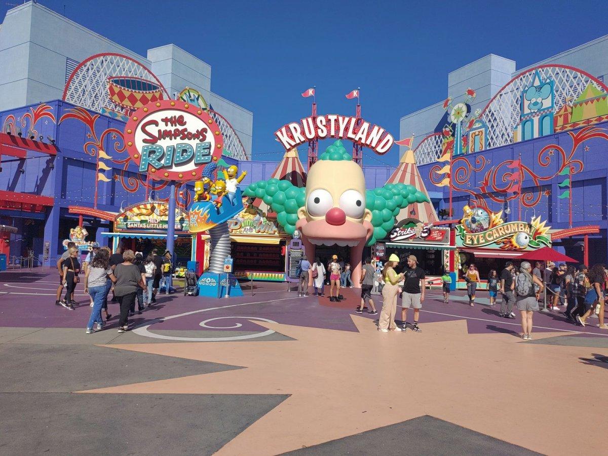 Universal_Studios_Krustyland_Simpsons_Ride.jpg