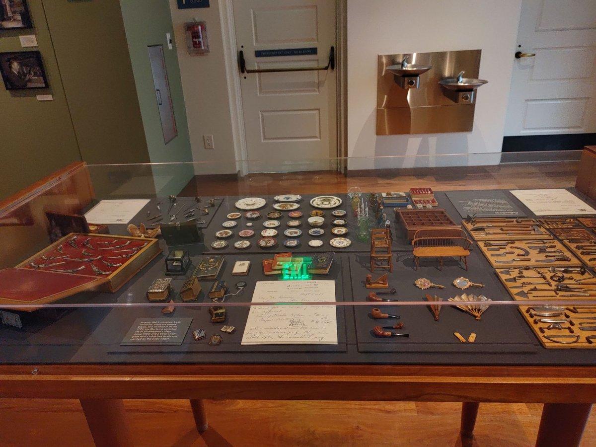 Walt_Disney_Family_Museum_Ausschnitt_Minitauren-Sammlung.jpg